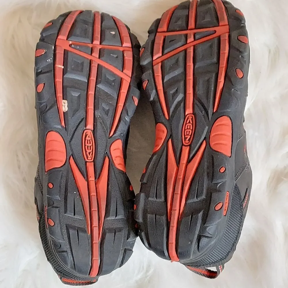 Keen Womens Black And Red Hiking Sneakers‎ Sz.6